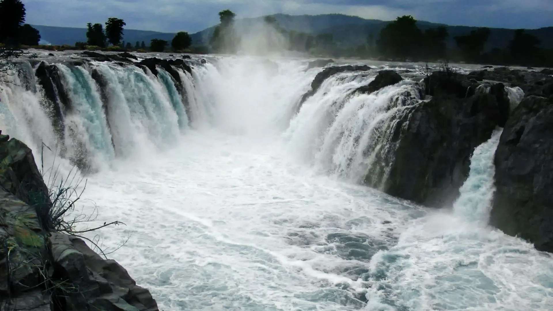 Hogenakkal Falls